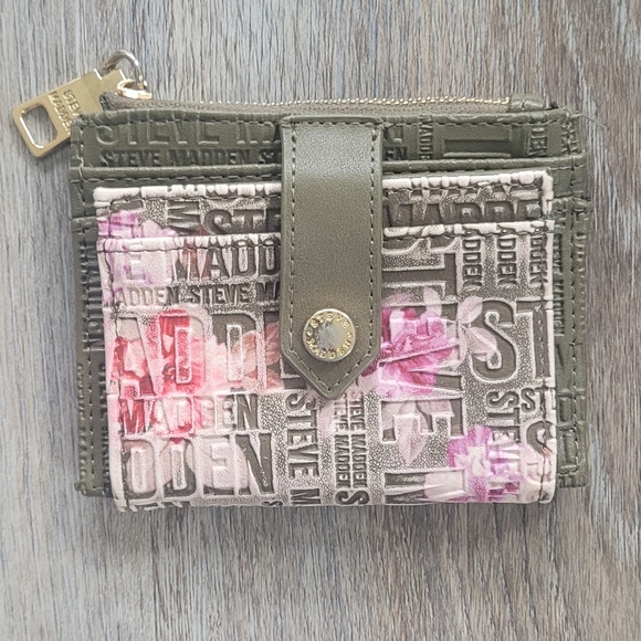 Steve Madden Handbags - Steve Madden Olive and Pink Floral Card Wallet